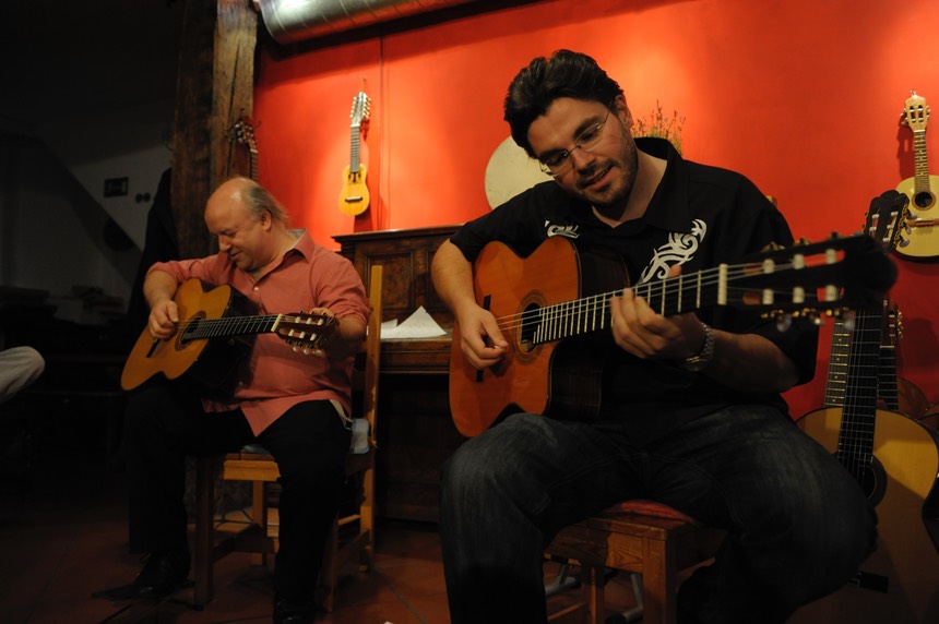 Kai Heumann & Joscho Stephan @ "Gitarrenzentrum" with Guitarras Calliope Guitars.  Photo © Dirk Engeland 
