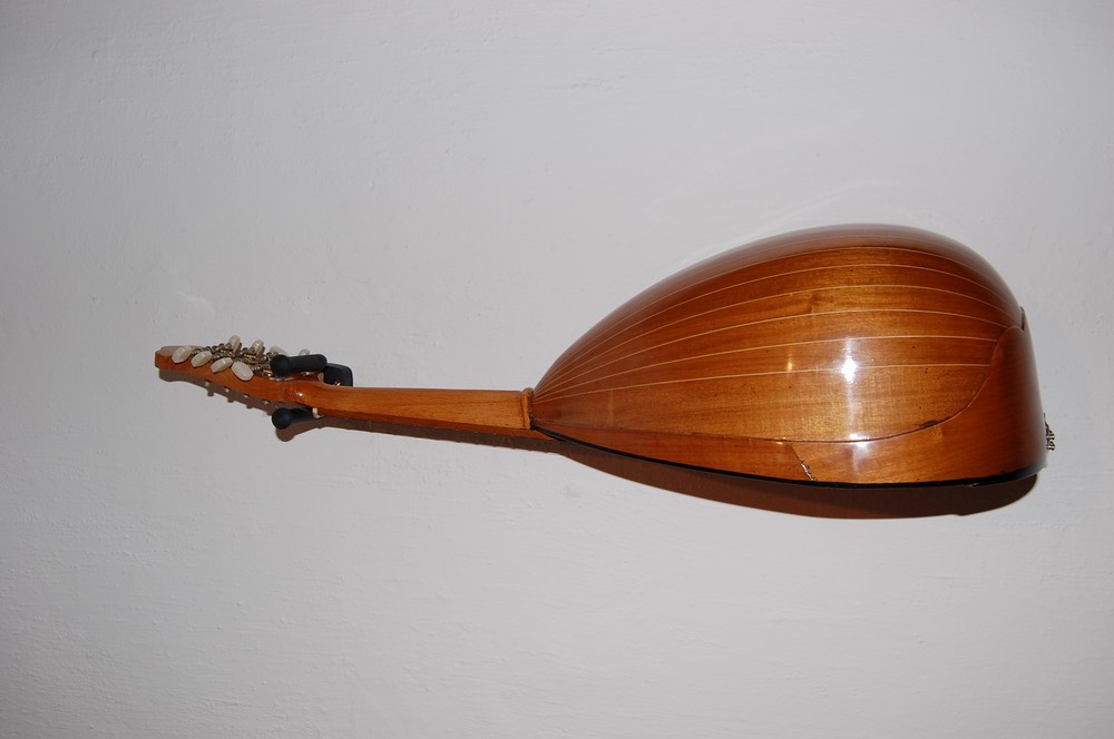 Mandola, Gitarrenzentrum