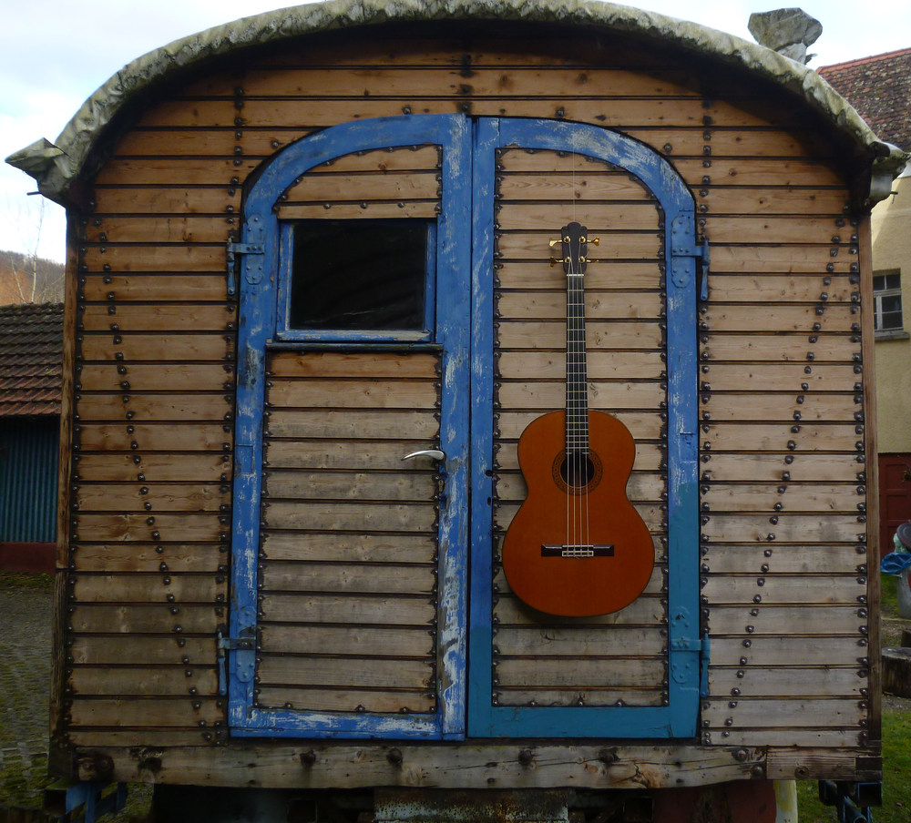 Guitarras Calliope. Kingsize Bass Guitar. Modelo Zephyr. Photo © Guitarras Calliope