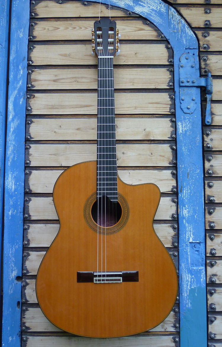 Guitarras Calliope. Kingsize Concert Guitar. Modelo Jodcho Stephan with Cutaway. Cedar. Photo © Guitarras Calliope