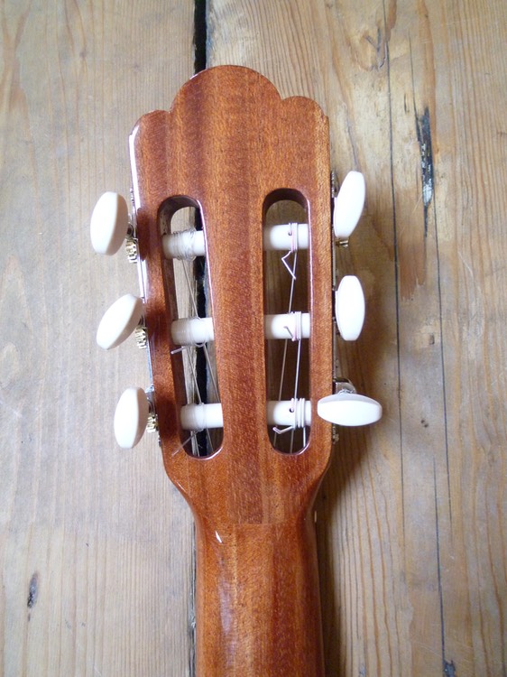 Concertguitar. Modelo "El Sur- Cutaway"  (Guitarras Calliope), Zeder. Cedar. Photo © UK