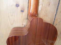 Concertguitar. Modelo "El Sur- Cutaway"  (Guitarras Calliope), Zeder. Cedar. Photo © UK