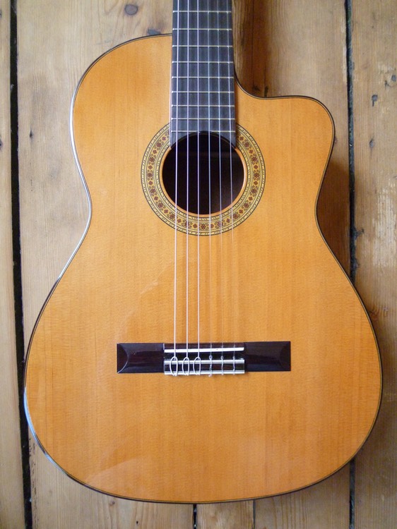 Concertguitar. Modelo "El Sur- Cutaway"  (Guitarras Calliope), Zeder. Cedar. Photo © UK