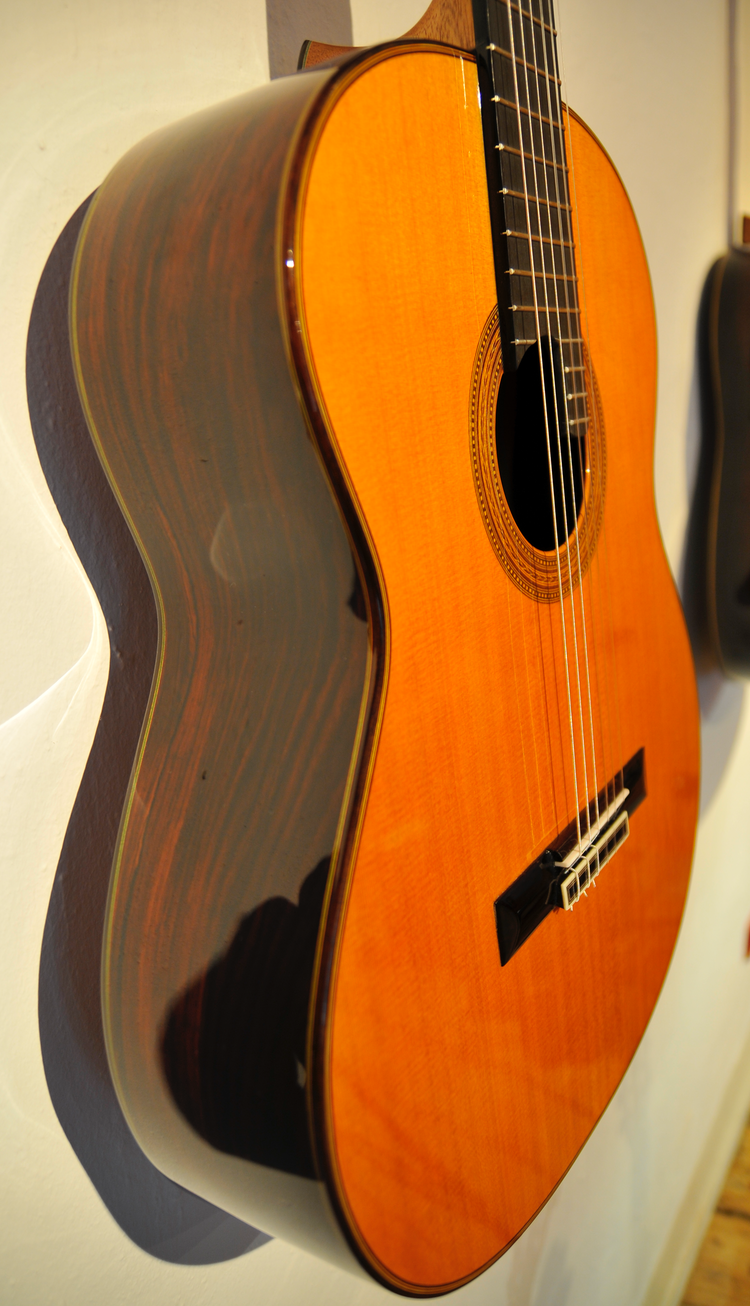 Guitarras Calliope. Kingsize Concert Guitar. Cedar. Photo © Guitarras Calliope